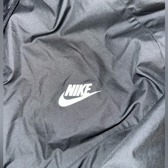 Men’s Nike windbreaker jacket - Picture 2 of 4